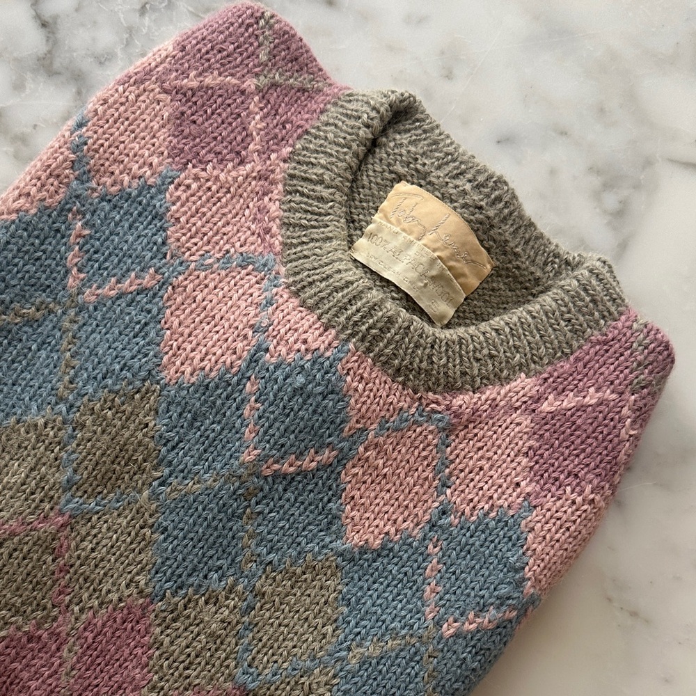 Alpaca Wool Hand Knittes Argyle Crew Neck Sweater in Pink and Blue